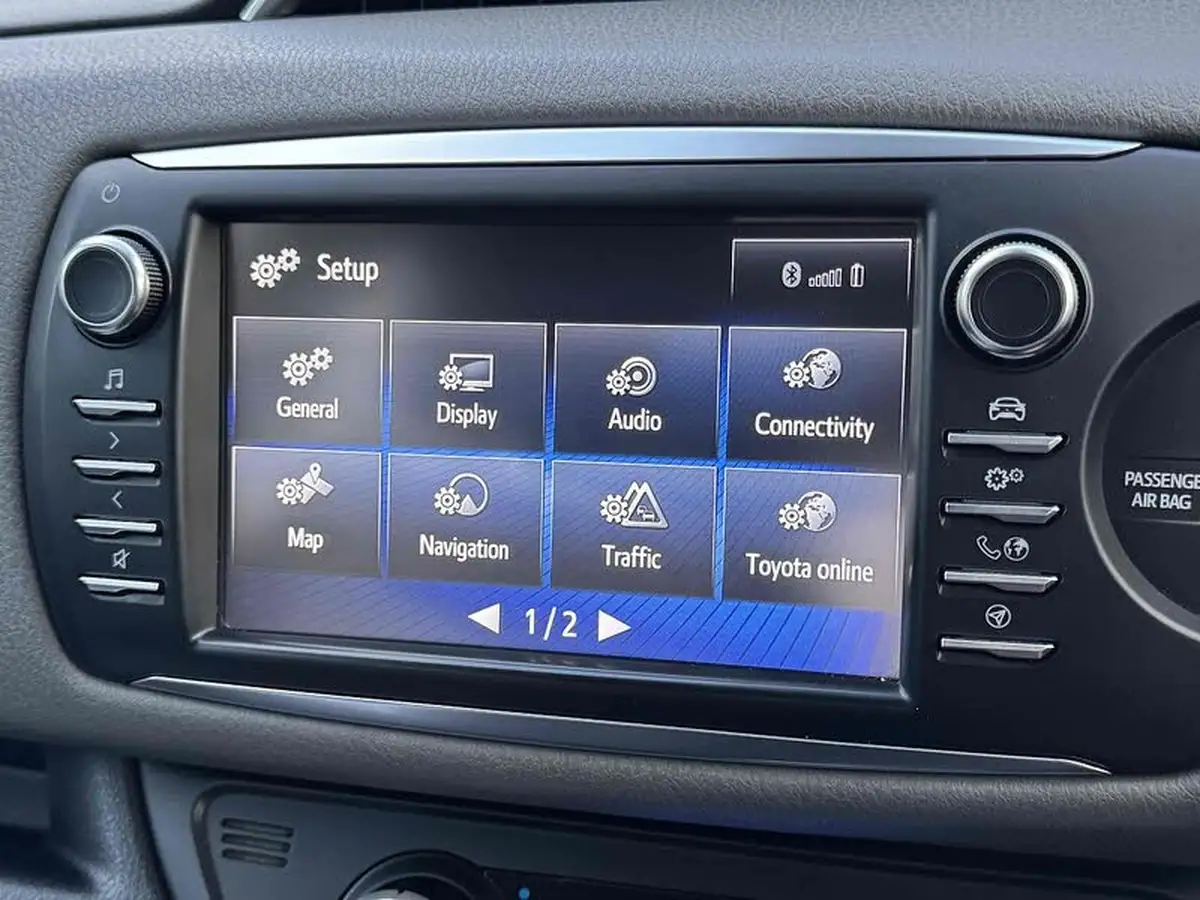 2019-toyota-yaris-15-vvt-i-icon-tech-98bhp-hybrid-1497cc-e-cvt-big-30