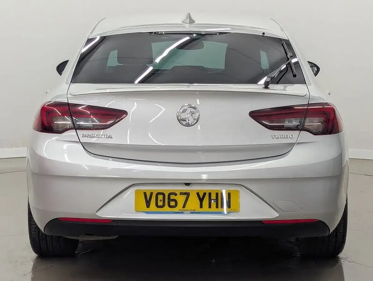 2017-vauxhall-insignia-grand-sport-15-turbo-sri-nav-big-8