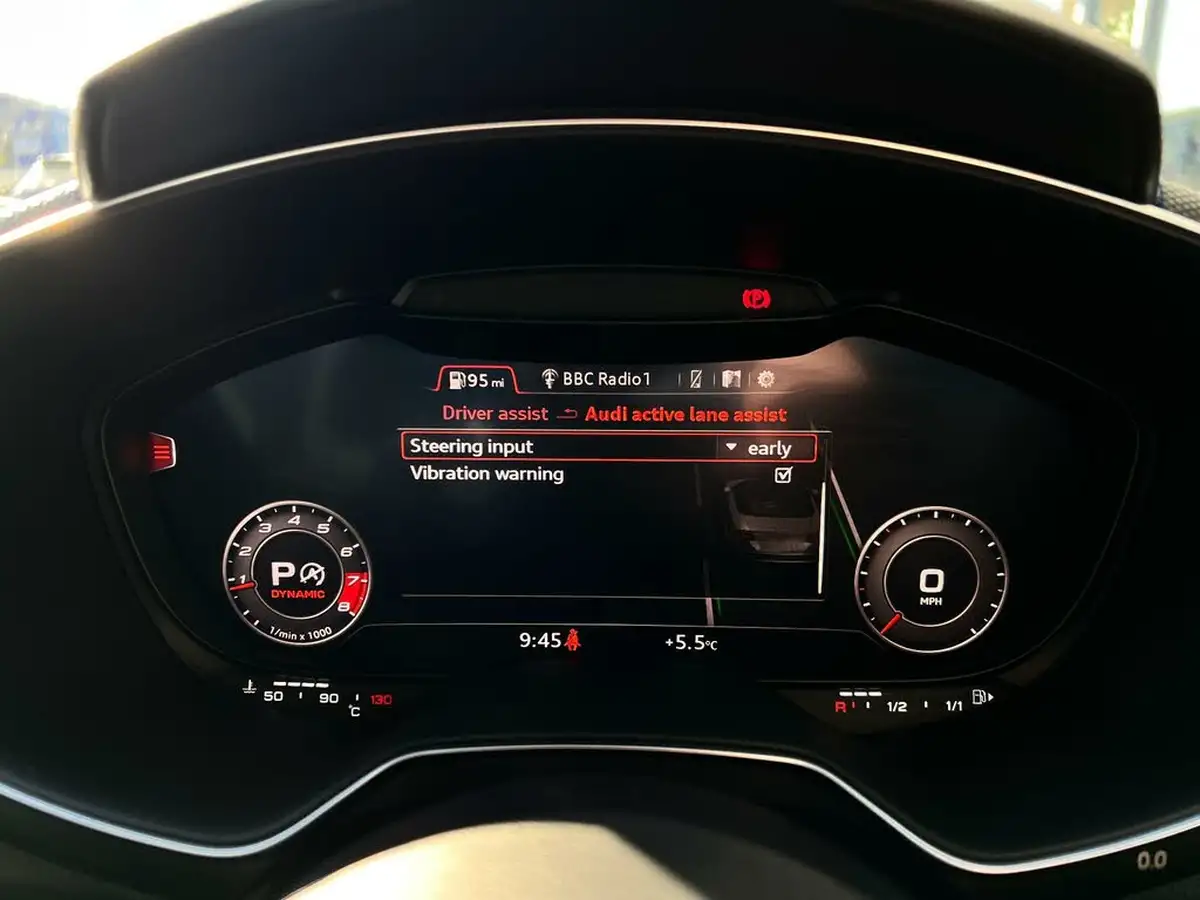 2020-audi-tt-roadster-25-tfsi-rs-audi-sport-edition-big-43