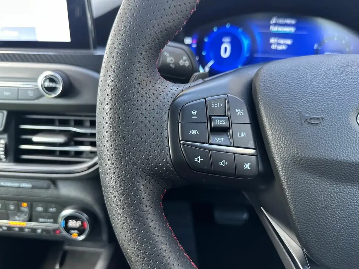 2022-ford-focus-big-25