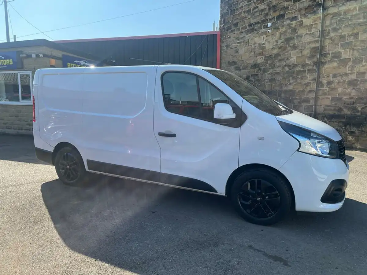 2015-renault-trafic-16dci-sl27-120-sport-low-roof-van-big-0