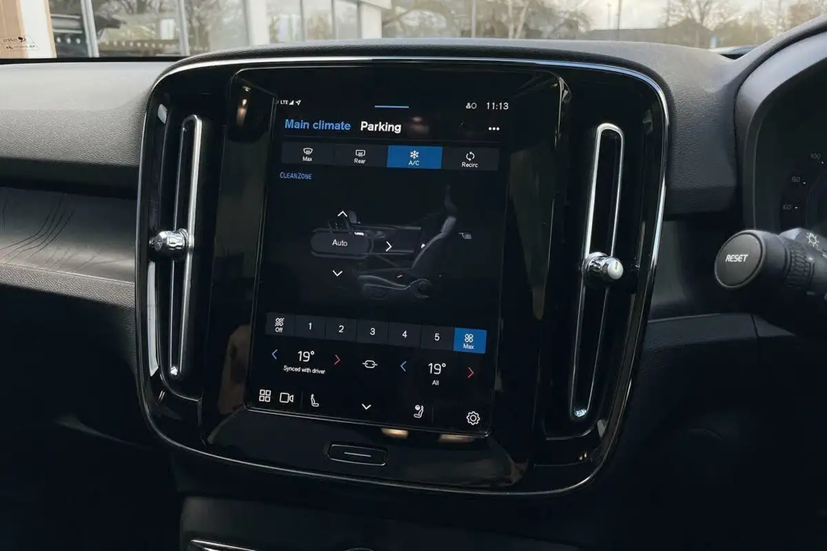 2022-volvo-c40-e-twin-recharge-pro-big-38