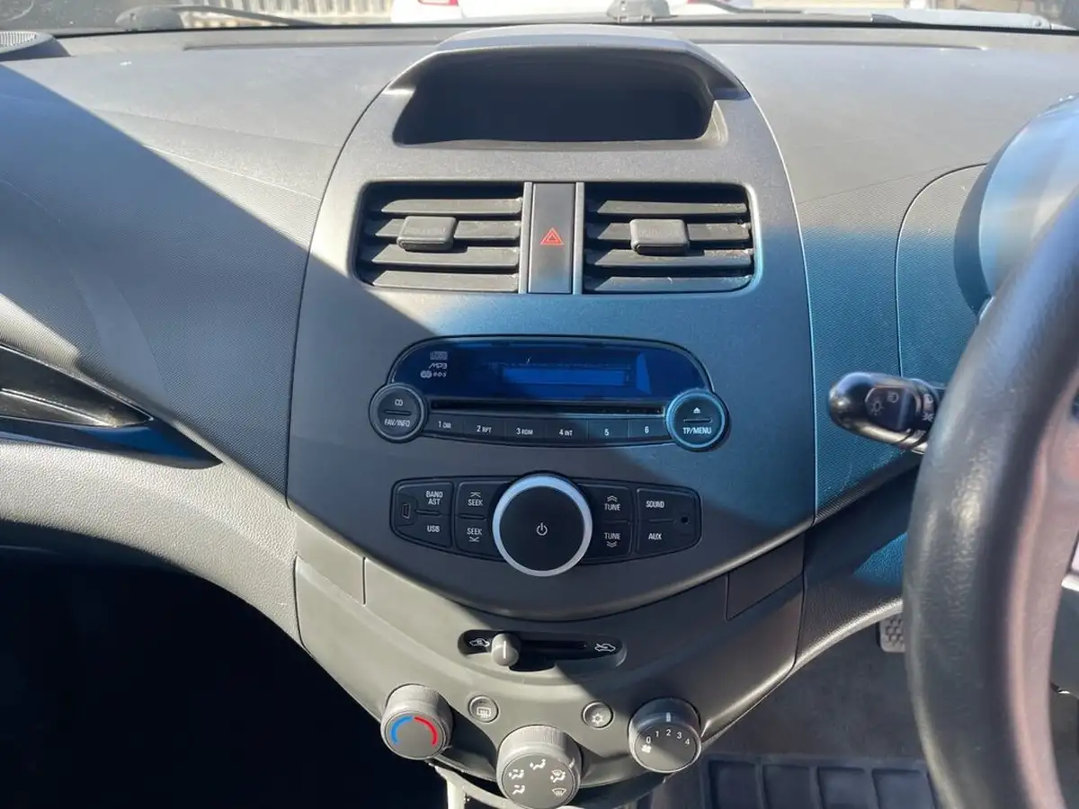 2010-chevrolet-spark-10-ls-big-13