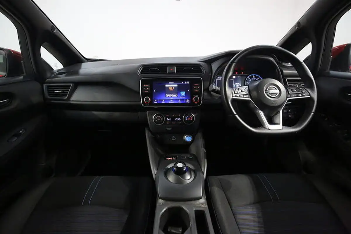 2023-nissan-leaf-e-acenta-39kwh-big-29