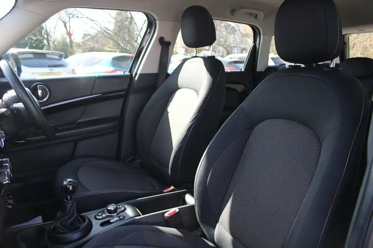 2019-mini-countryman-15-cooper-classic-big-17