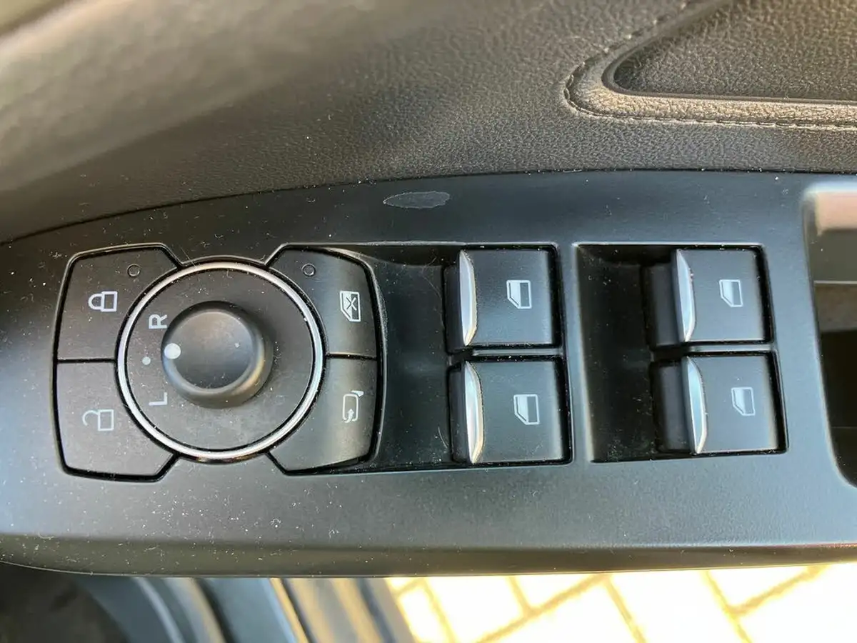 2020-ford-focus-10t-titanium-estate-auto-big-20