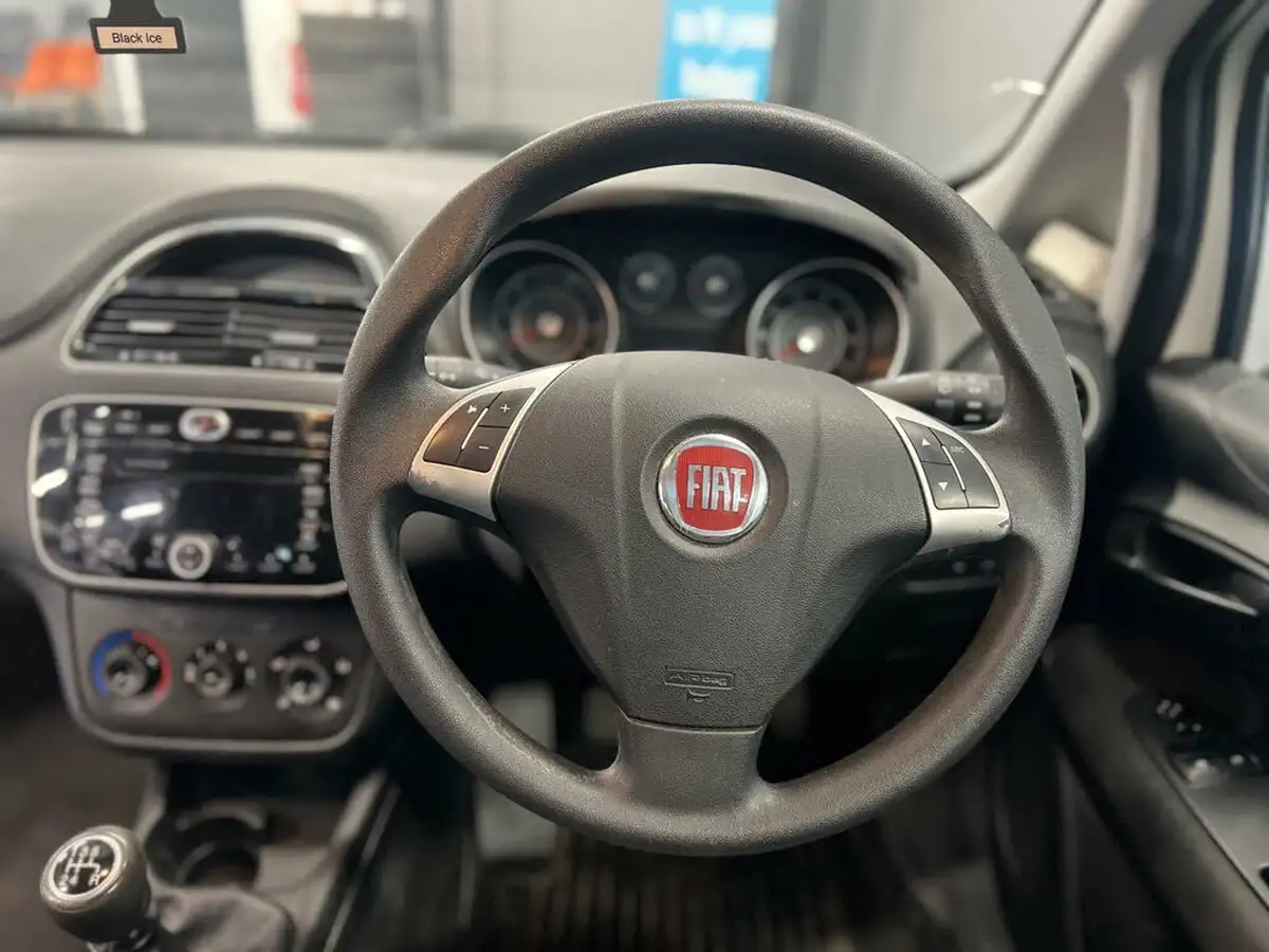 2014-fiat-punto-12-pop-3d-big-16
