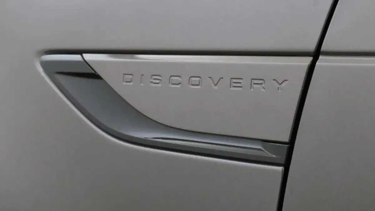 2024-land-rover-discovery-30-d300-dynamic-hse-big-17
