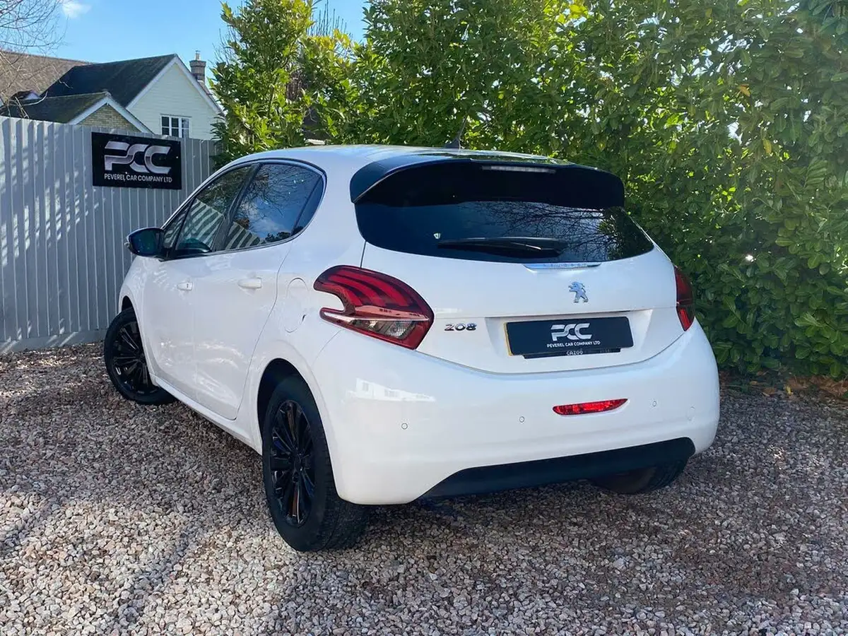 2018-peugeot-208-16bluehdi-allure-75bhp-big-1