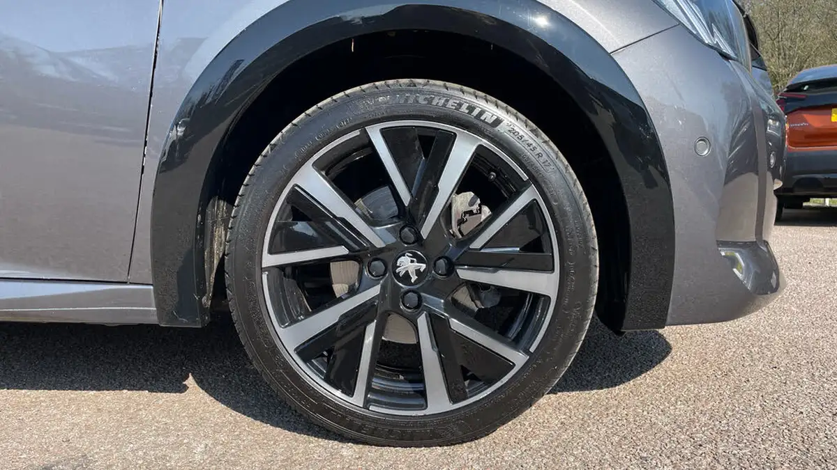 2022-peugeot-208-12-puretech-gt-premium-100bhp-big-16