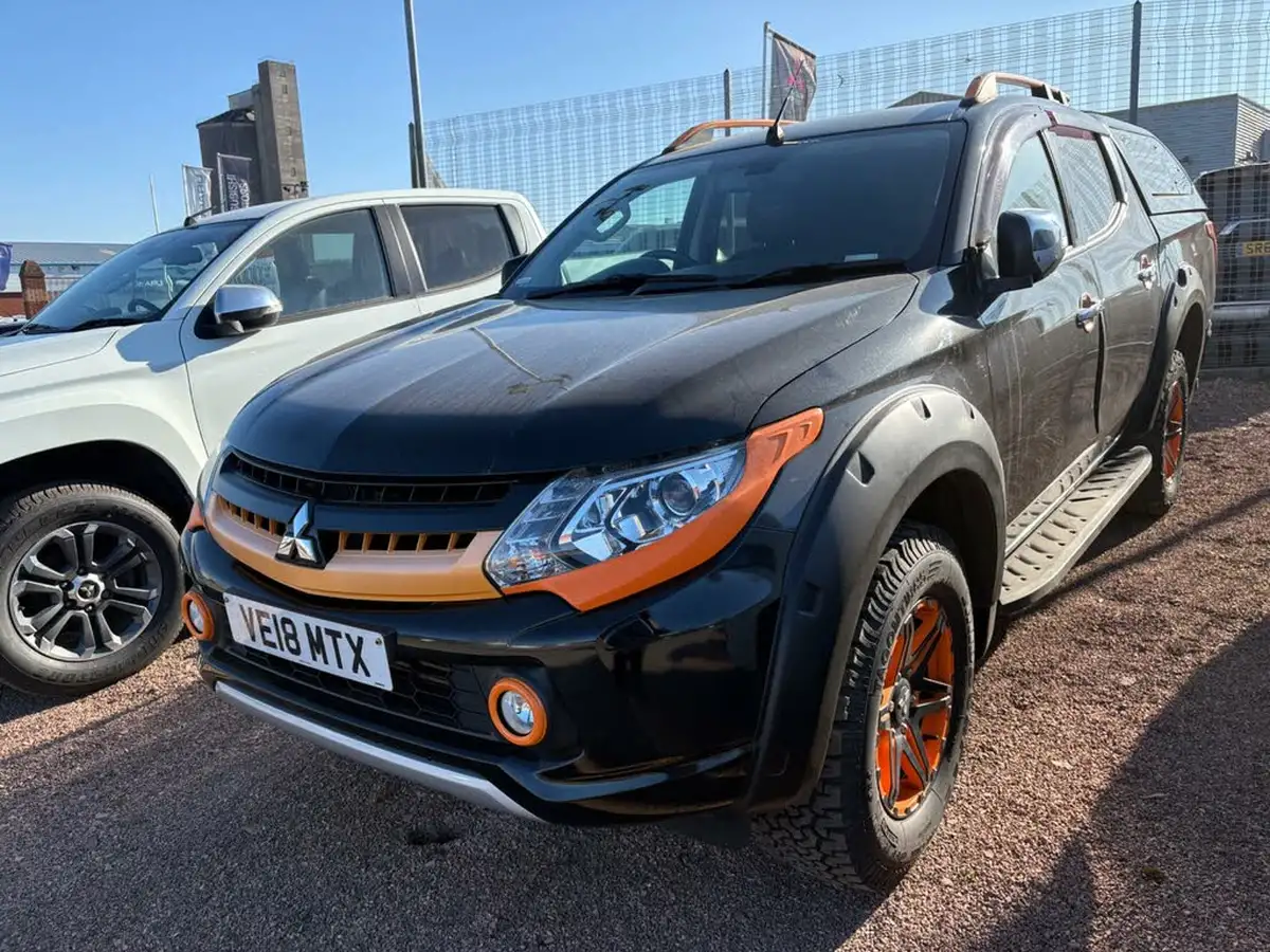 2018-mitsubishi-l200-24di-d-barbarian-spv-ii-auto-big-0