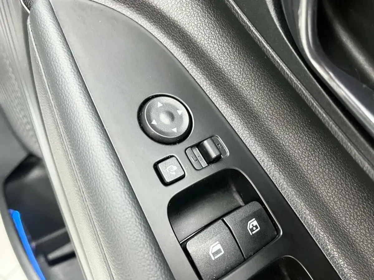 2023-hyundai-i20-10-t-gdi-premium-48-volt-hybrid-eclutch-imt-big-32