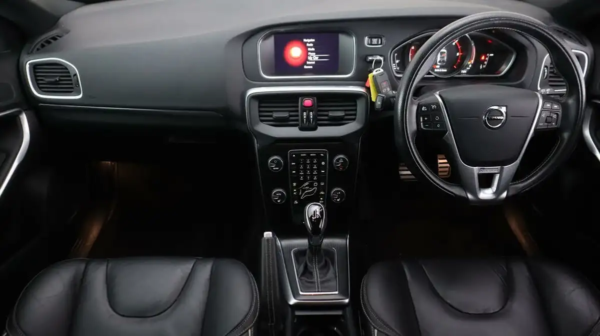 2019-volvo-v40-20td-d2-r-design-geartronic-big-12