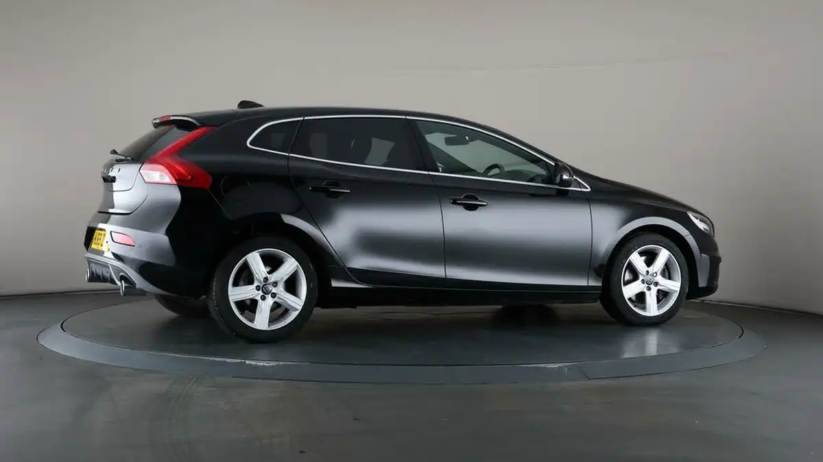 2019-volvo-v40-20td-d2-r-design-geartronic-big-60