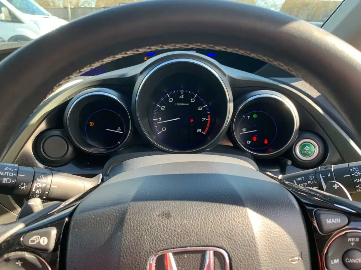 2016-honda-civic-18-i-vtec-se-plus-navi-hatchback-auto-big-12
