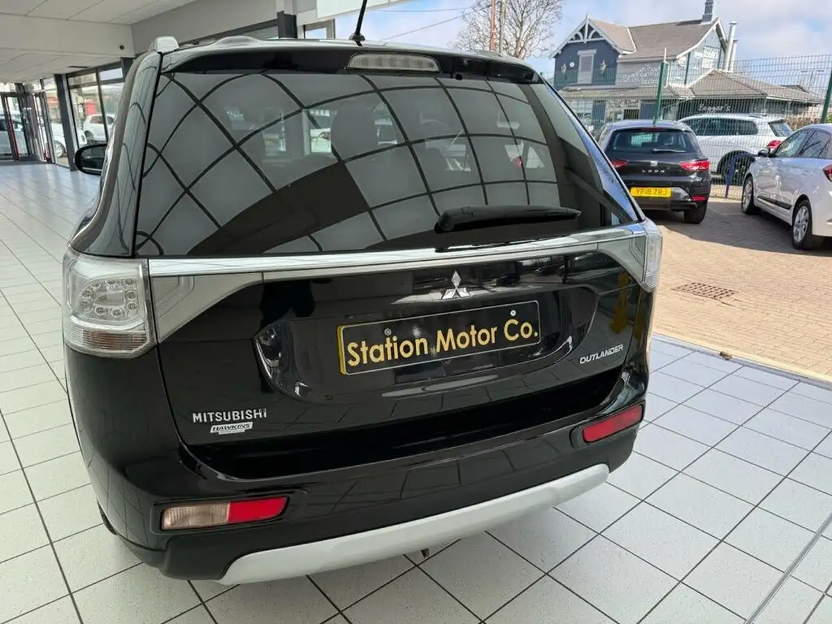 2015-mitsubishi-outlander-22di-d-gx4-big-6
