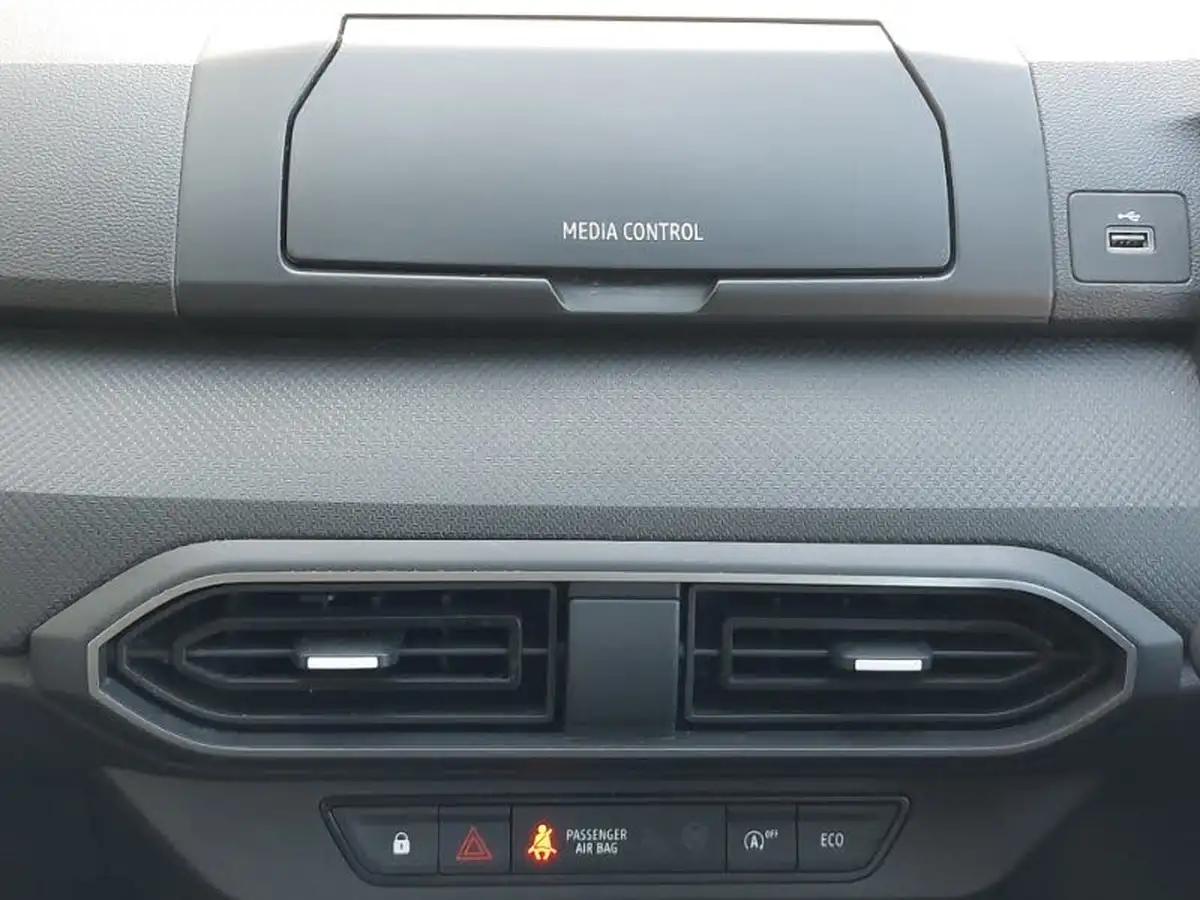 2023-dacia-jogger-10-tce-essential-big-9