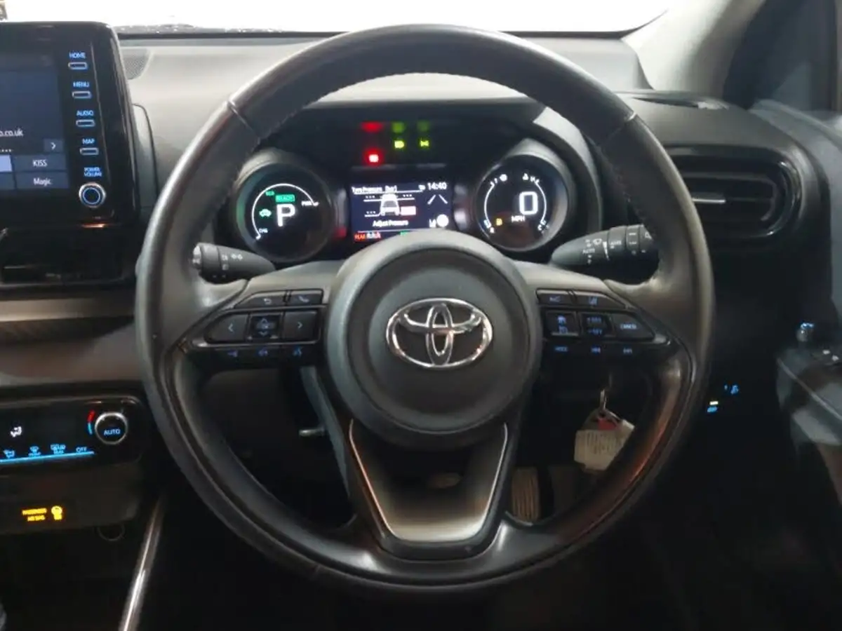 2022-toyota-yaris-15-vvt-i-design-big-9