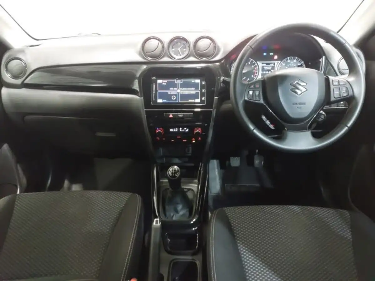 2018-suzuki-vitara-16-kuro-big-2