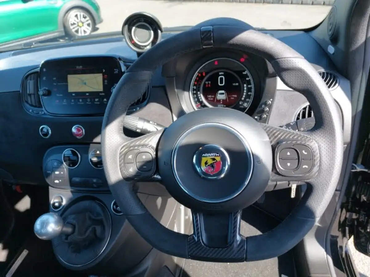 2024-abarth-695-14-tjet-75th-anniversario-big-6