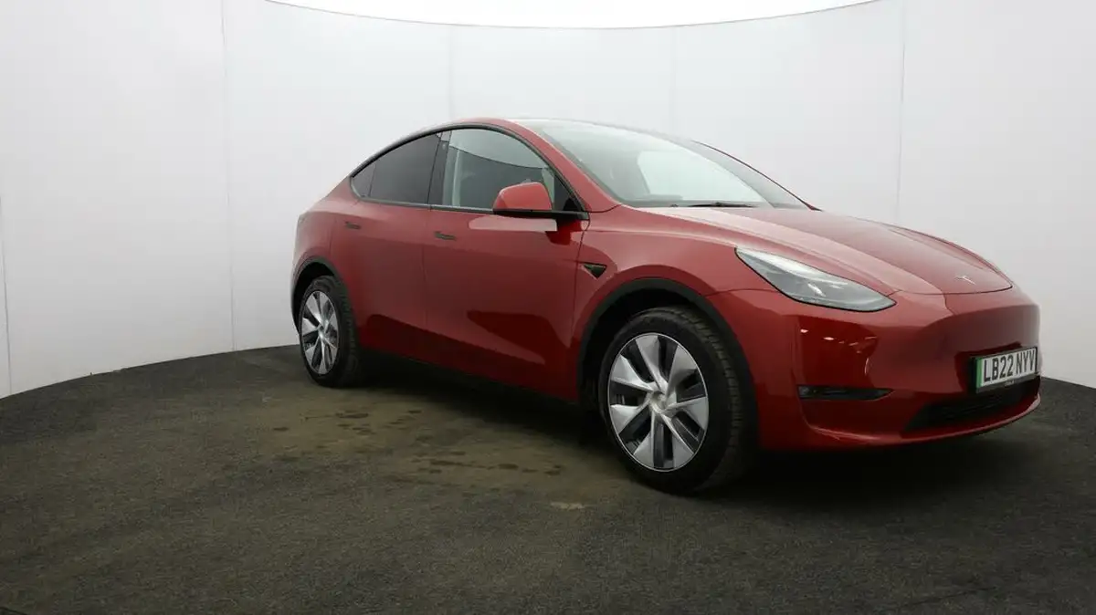 2022-tesla-model-y-e-long-range-big-39