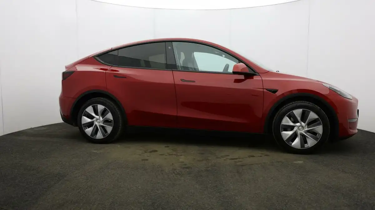 2022-tesla-model-y-e-long-range-big-43