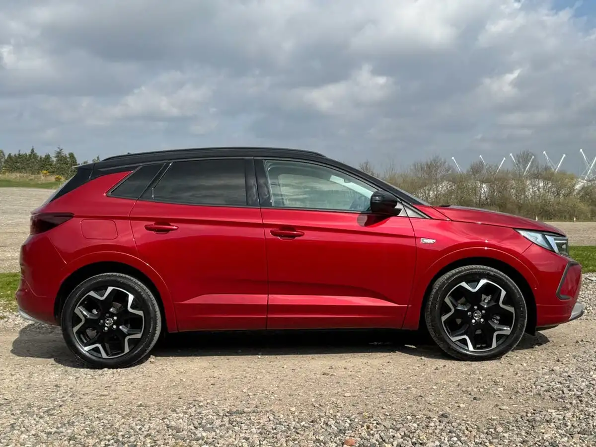2022-vauxhall-grandland-12-ultimate-auto-big-3