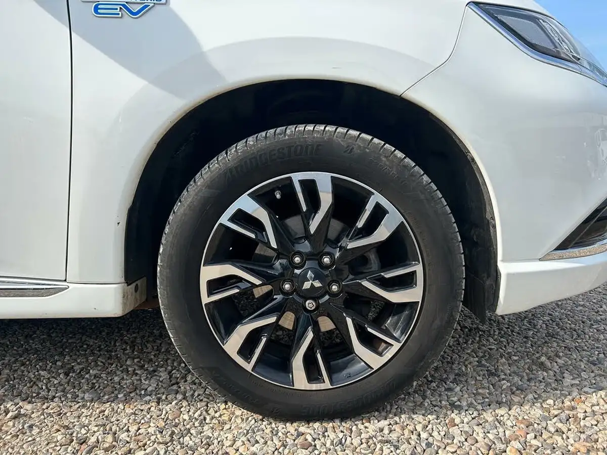 2016-mitsubishi-outlander-20-gx4h-phev-big-72