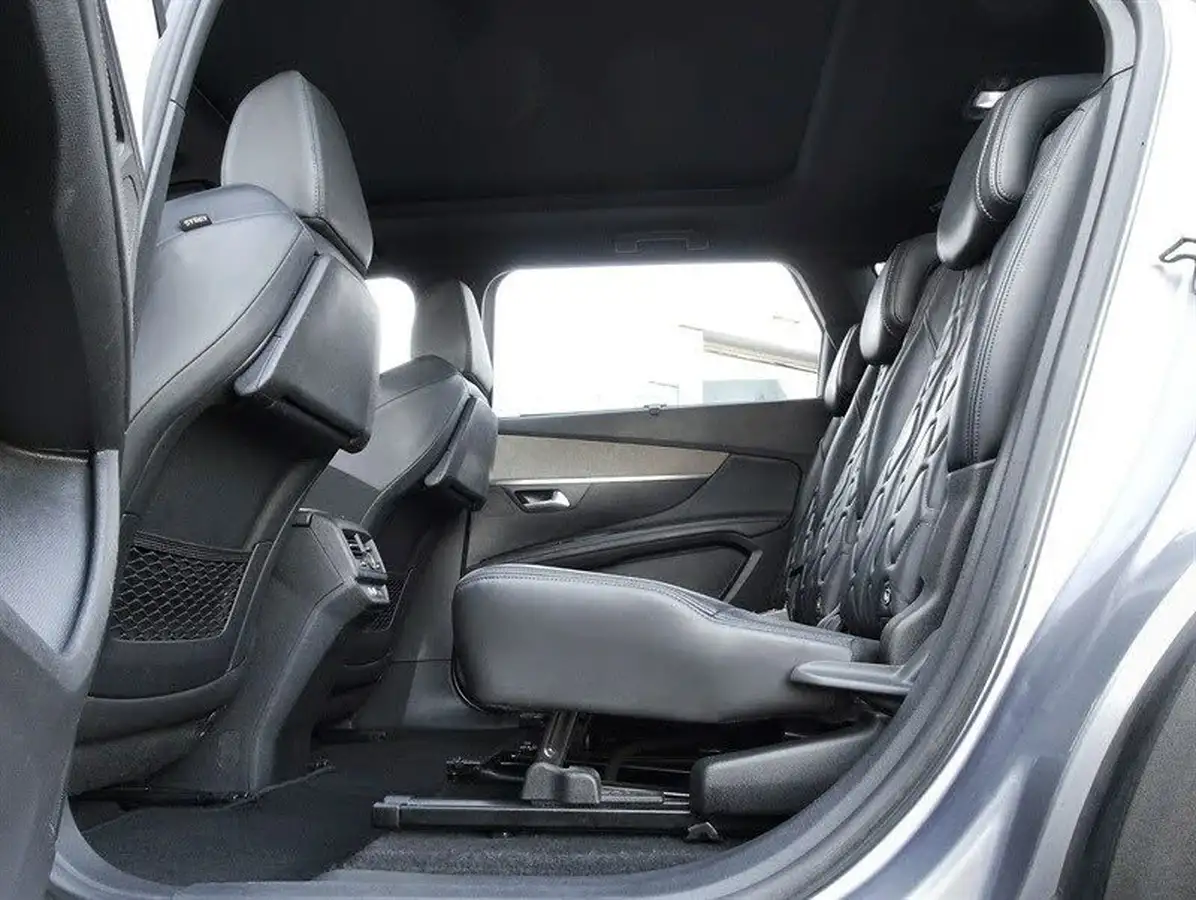 2018-peugeot-5008-suv-20-bluehdi-gt-180bhp-eat6-big-14