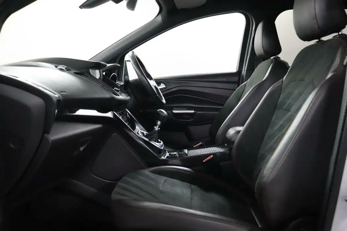2019-ford-kuga-15tdci-st-line-ss-big-42