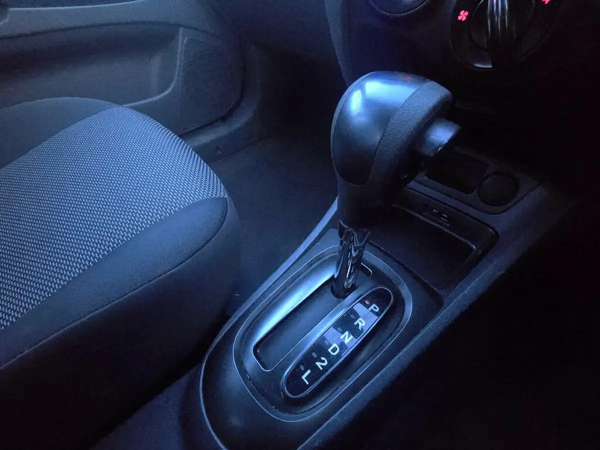 2010-kia-rio-14-strike-auto-big-2