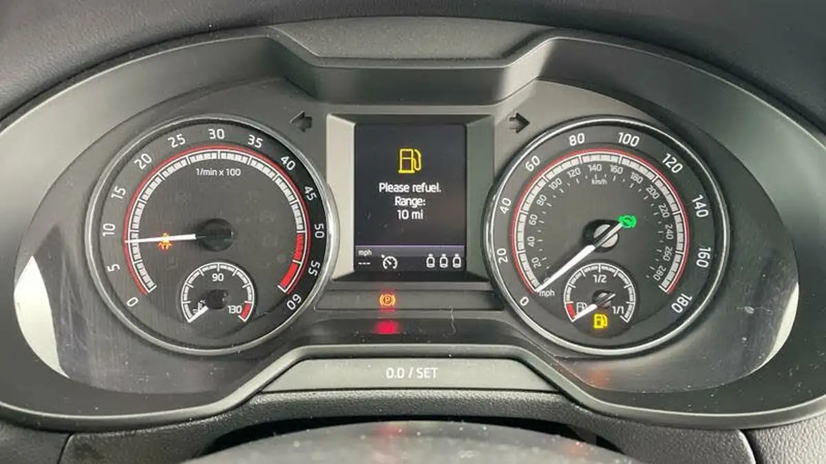 2017-skoda-octavia-20tdi-vrs-estate-dsg-big-23