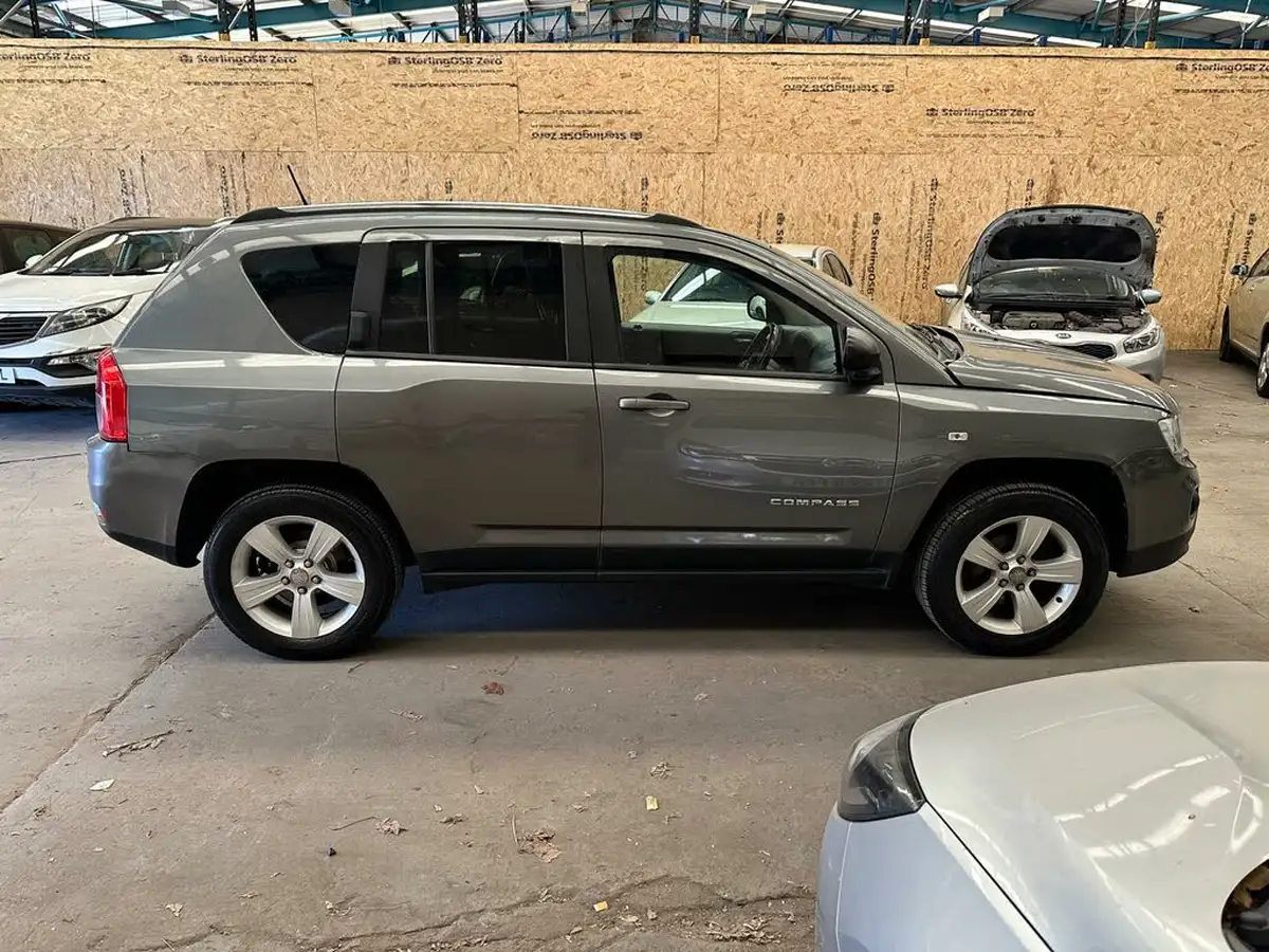 2012-jeep-compass-20-sport-big-7