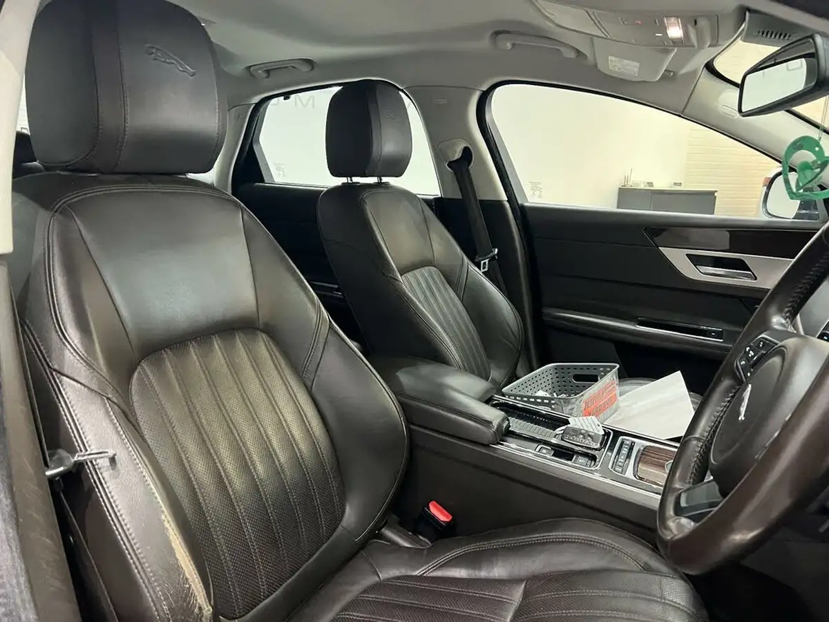 2015-jaguar-xf-20td-portfolio-180ps-auto-big-2