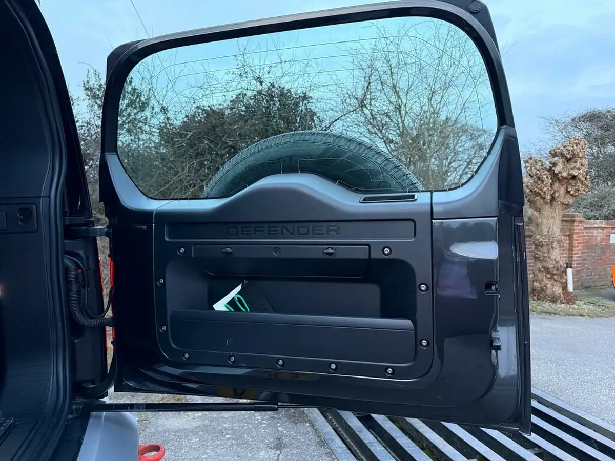 2021-land-rover-110-defender-30-d250-se-big-37