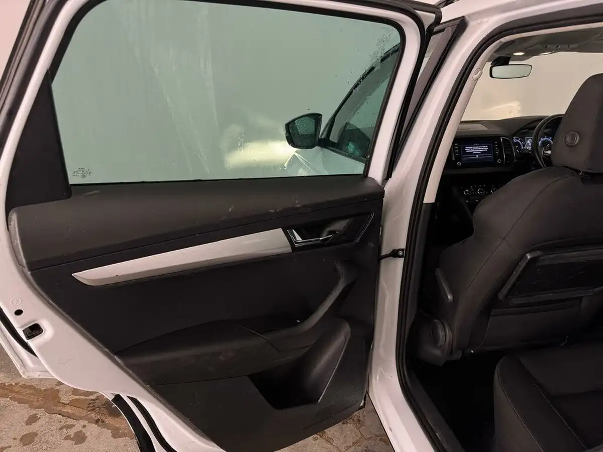 2021-skoda-karoq-15-tsi-se-technology-dsg-big-12