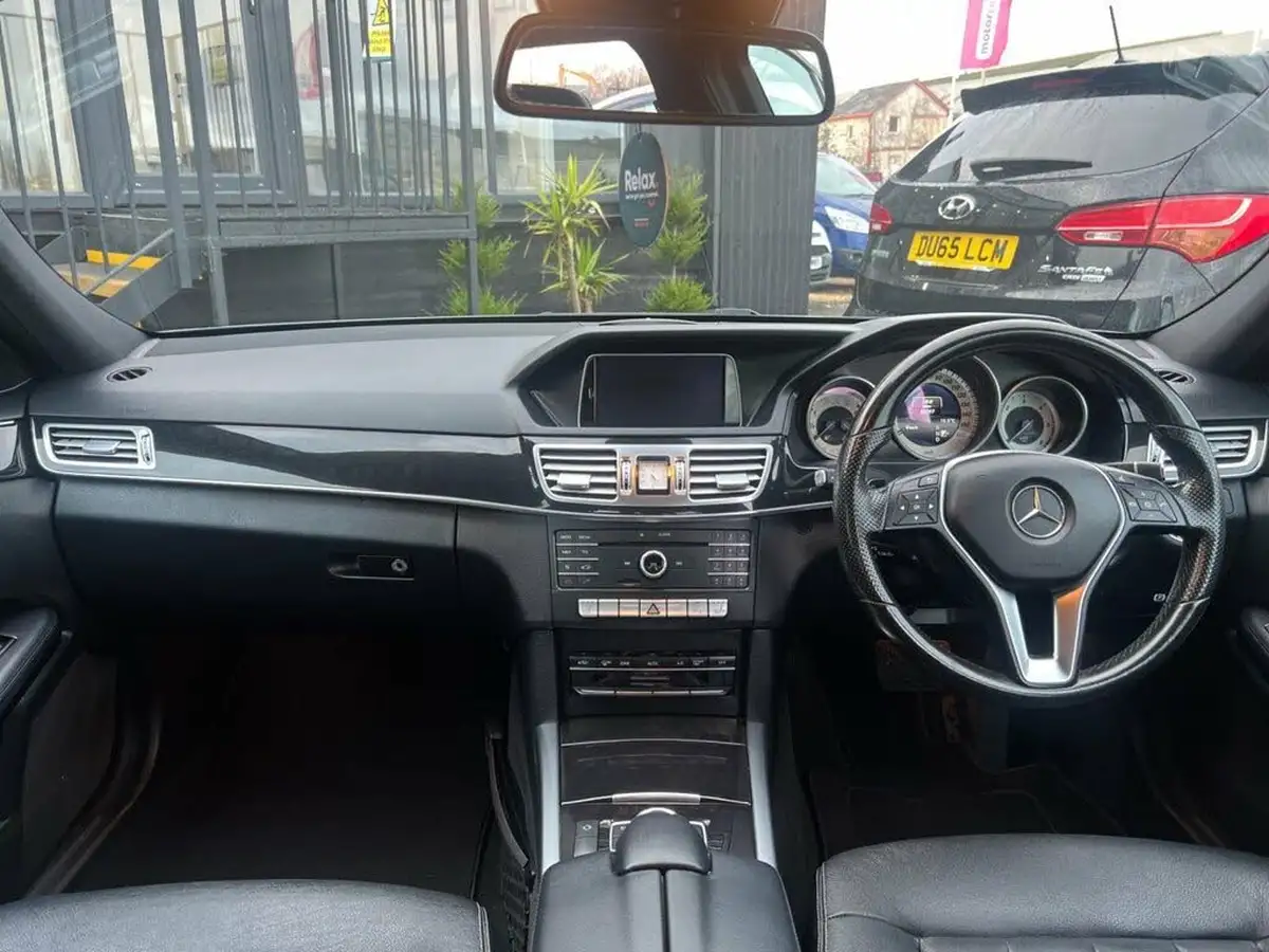 2015-mercedes-benz-e-class-21cdi-e220-se-saloon-4d-big-19