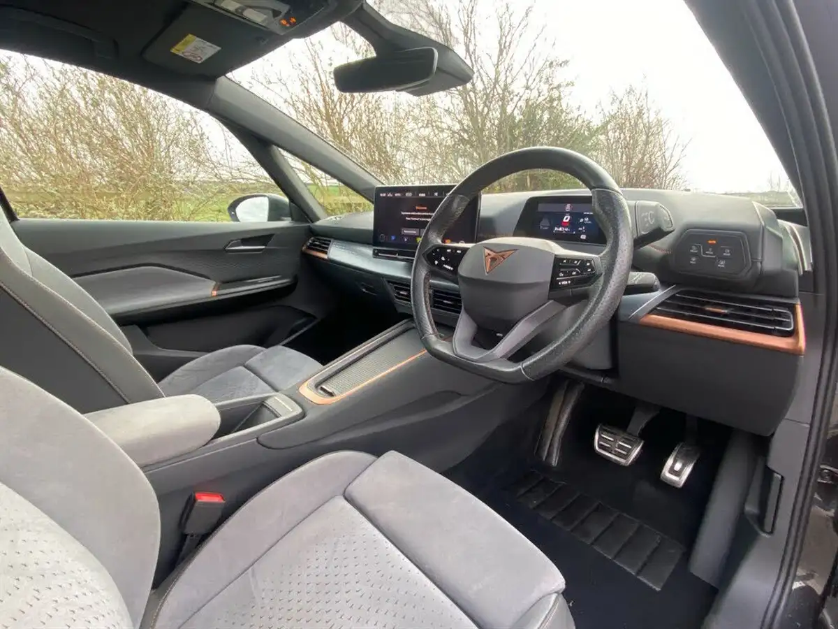2022-cupra-born-e-v3-204ps-58kwh-big-3
