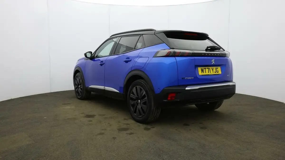 2021-peugeot-2008-suv-e-gt-premium-50kwh-big-4