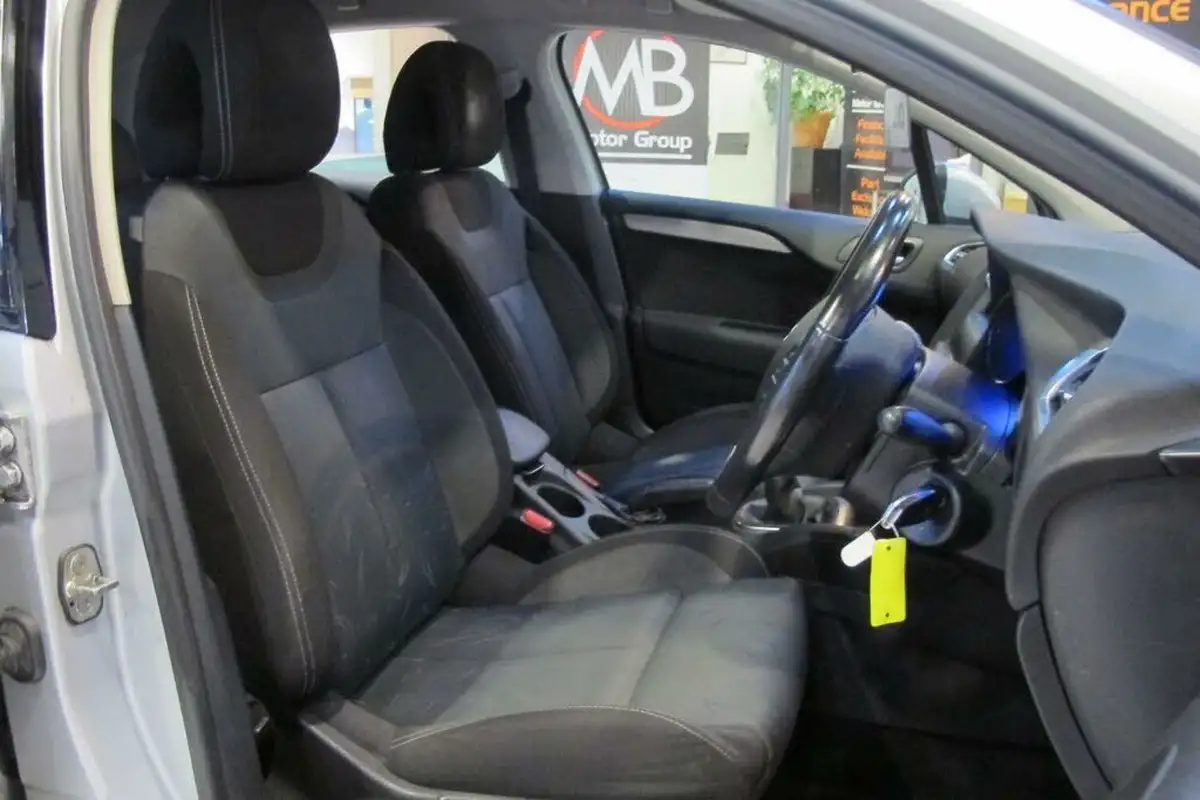 2012-citroen-c4-16td-vtr-16hdi-16v-90ps-big-19