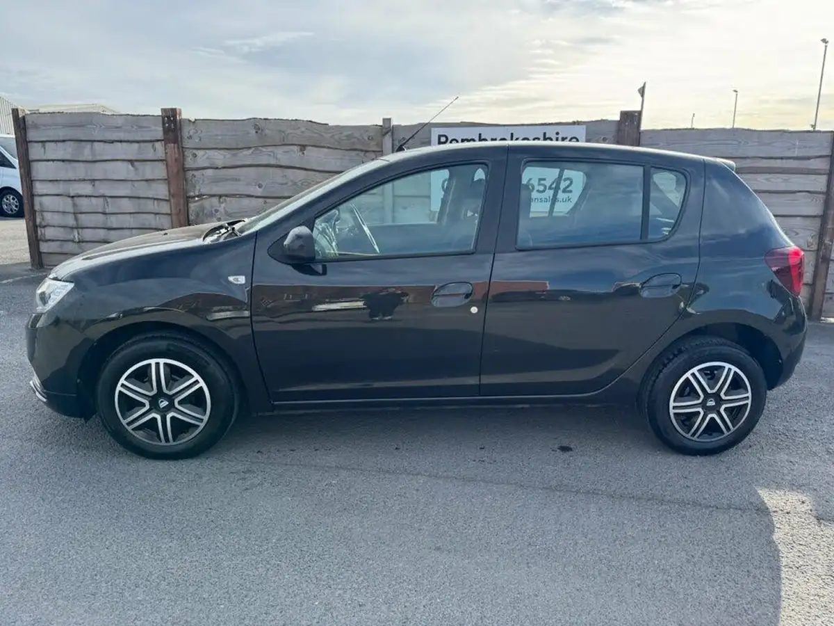 2017-dacia-sandero-10-sce-laureate-big-3