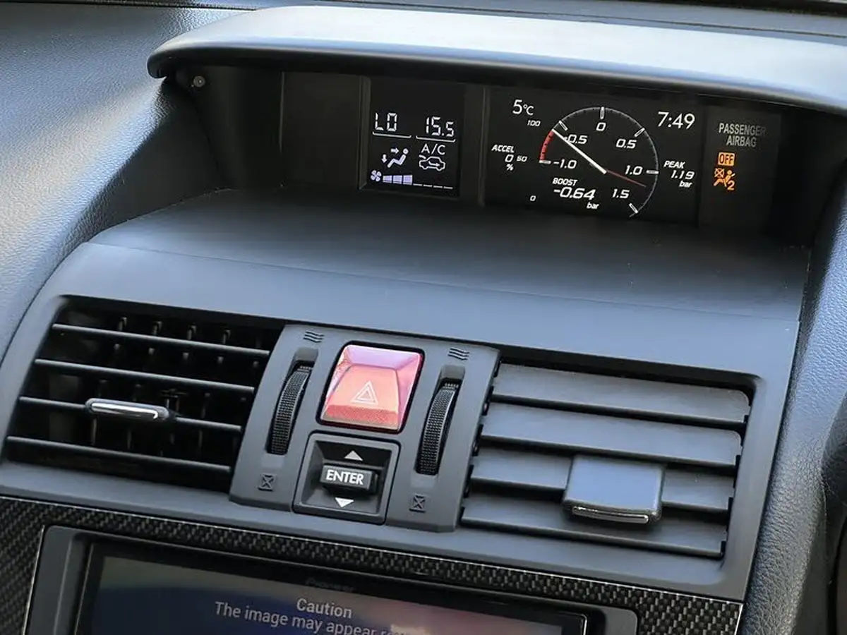 2014-subaru-wrx-25-sti-type-uk-big-19
