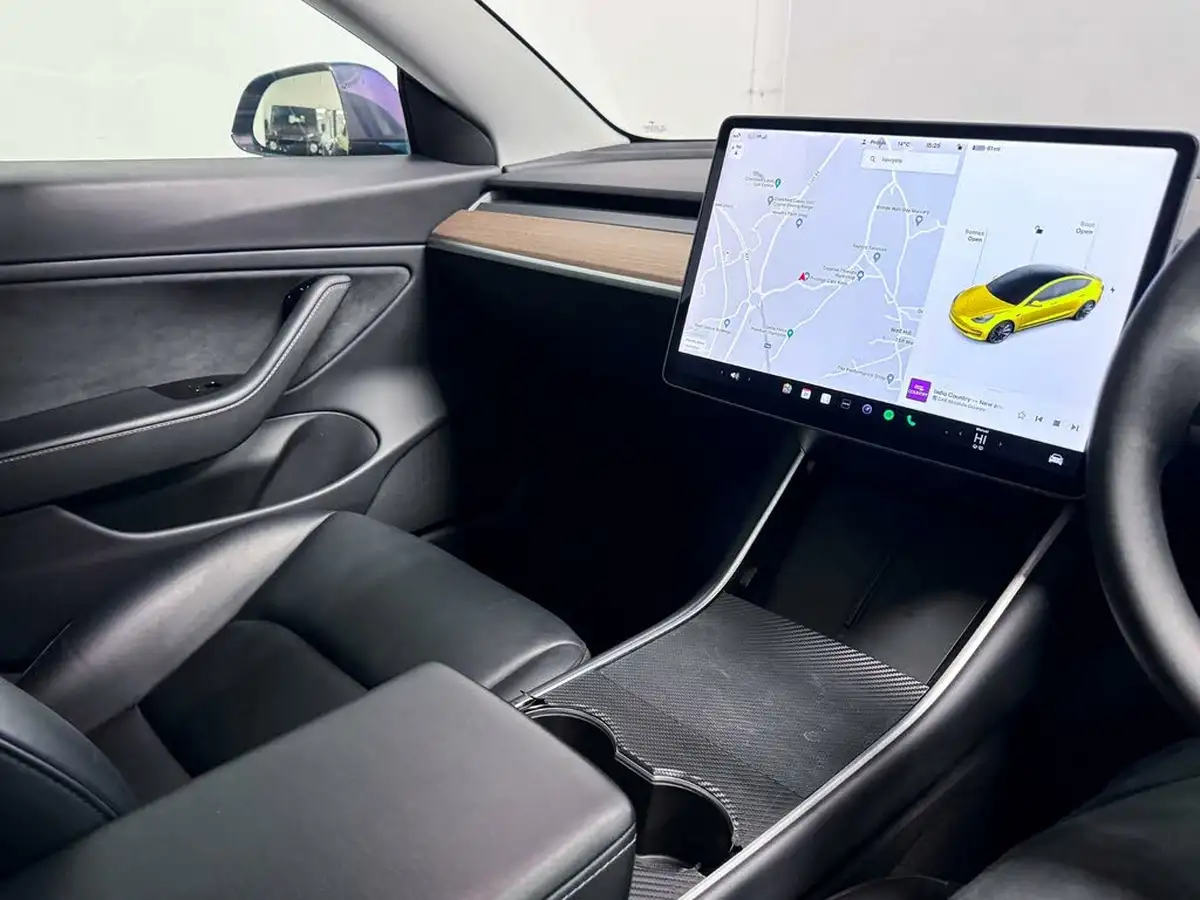 2020-tesla-model-3-e-performance-big-23