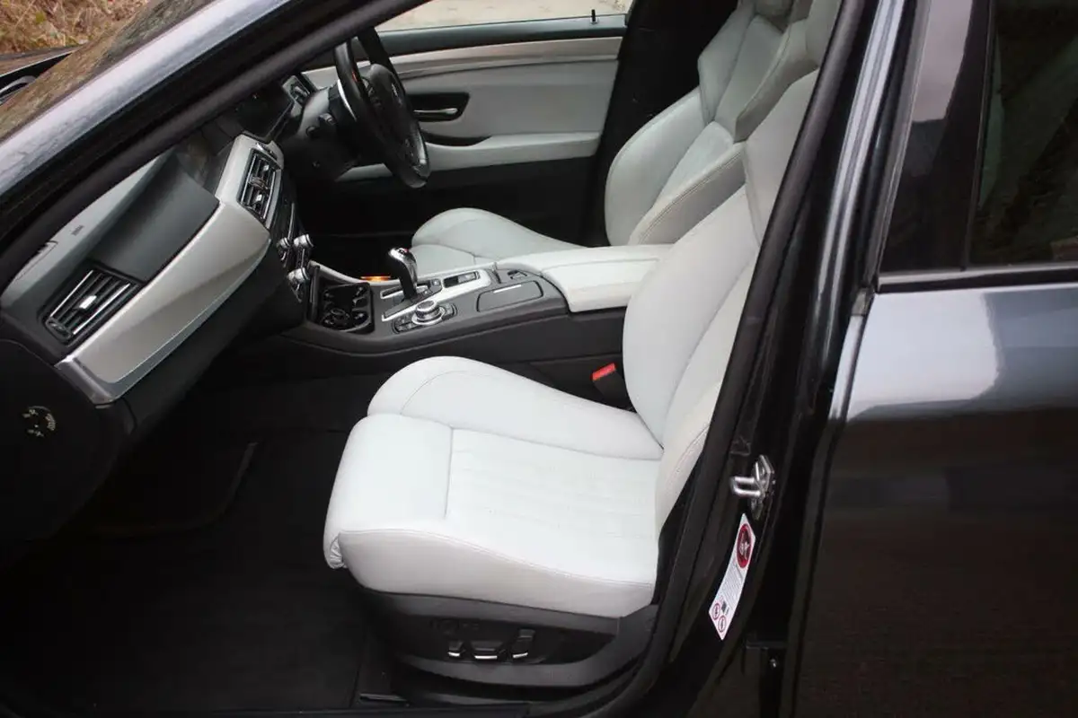 2012-bmw-5-series-44-m5-560bhp-m-dct-big-10