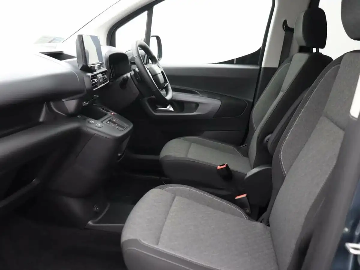 2024-vauxhall-combo-life-e-ultimate-big-30