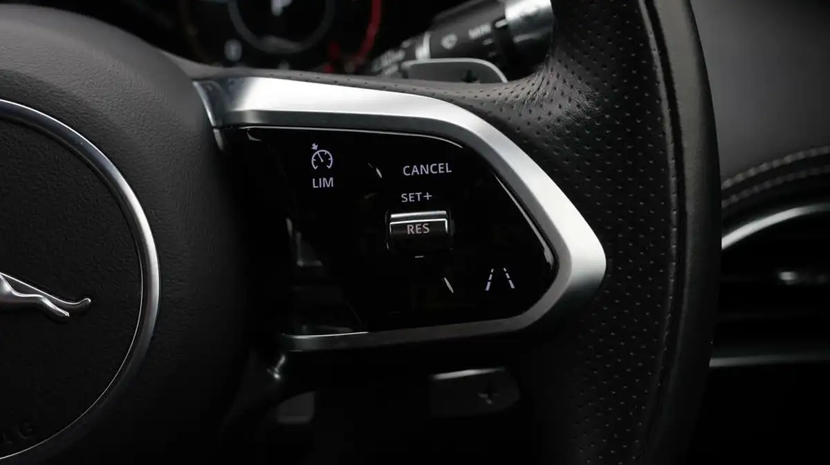 2021-jaguar-xe-20-d200-r-dynamic-se-big-25