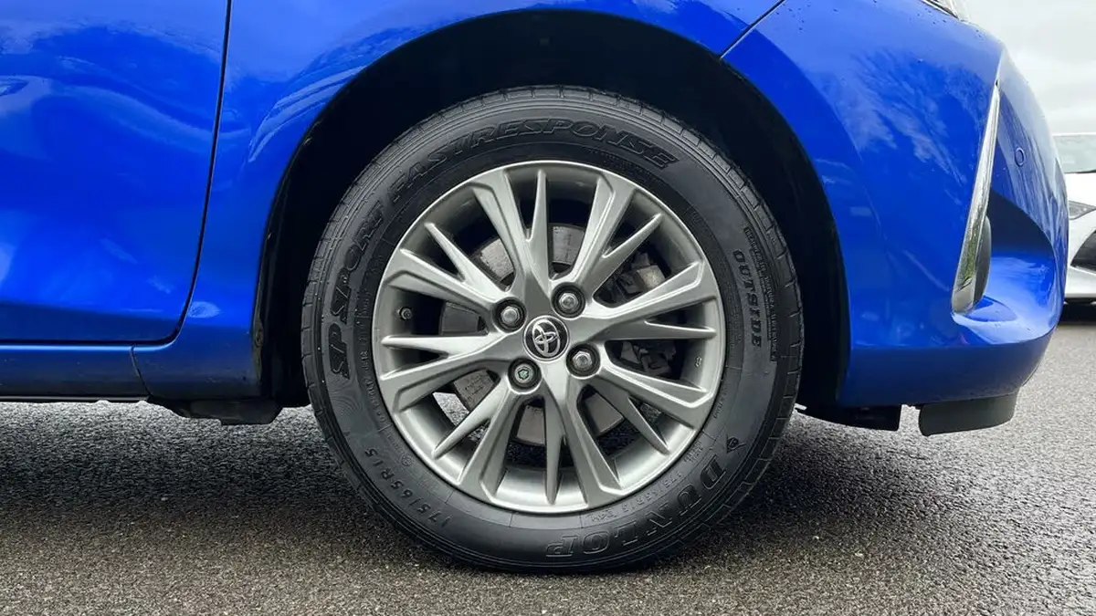 2017-toyota-yaris-15-vvt-i-icon-tech-111bhp-1497cc-big-17