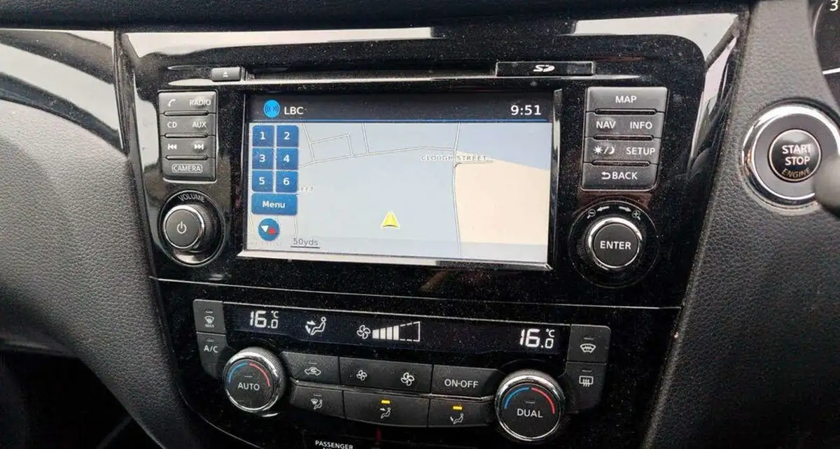 2016-nissan-qashqai-12-dig-t-n-connecta-xtronic-cvt-big-6