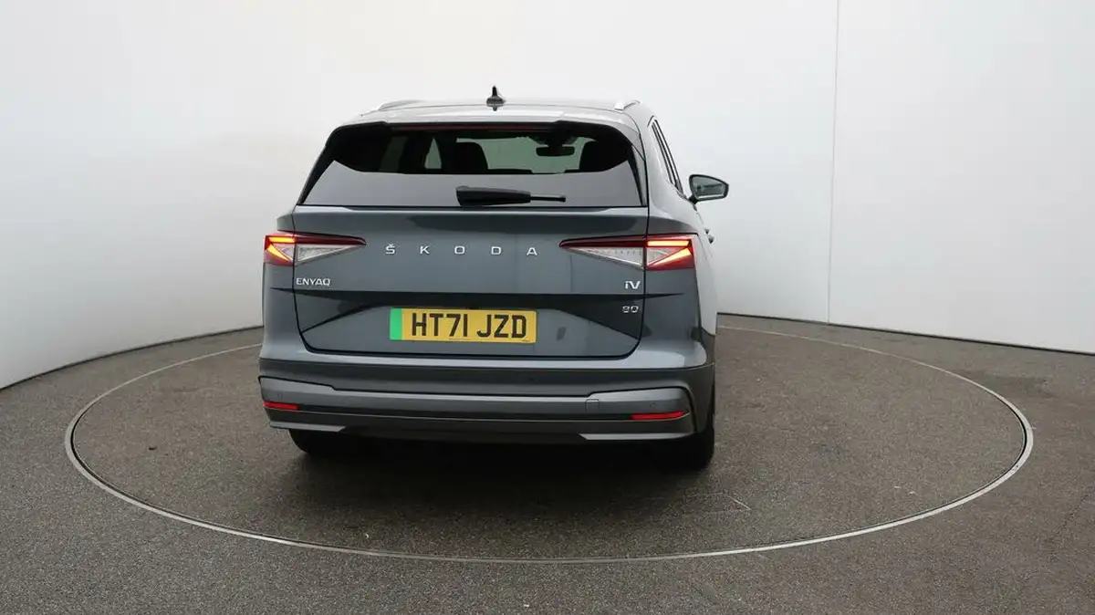 2022-skoda-enyaq-e-80-82-kwh-big-56