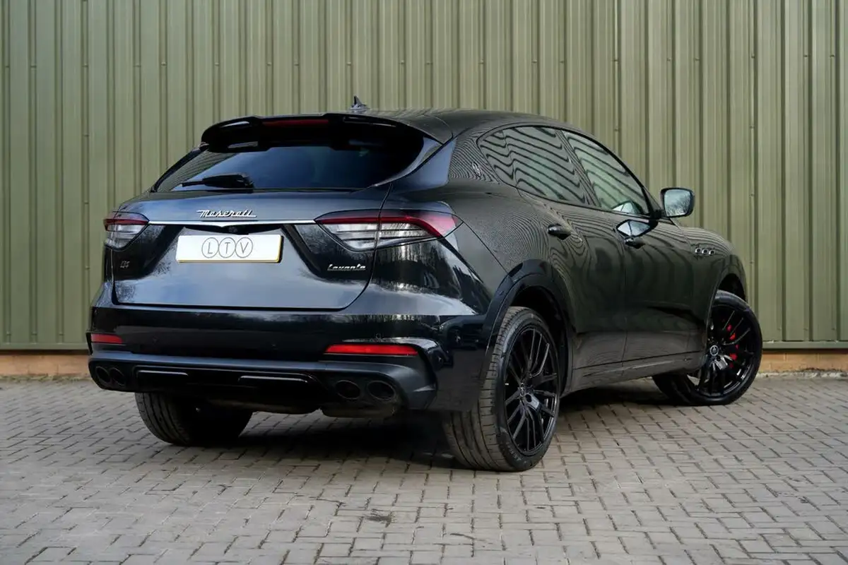 2021-maserati-levante-30-gransport-big-6